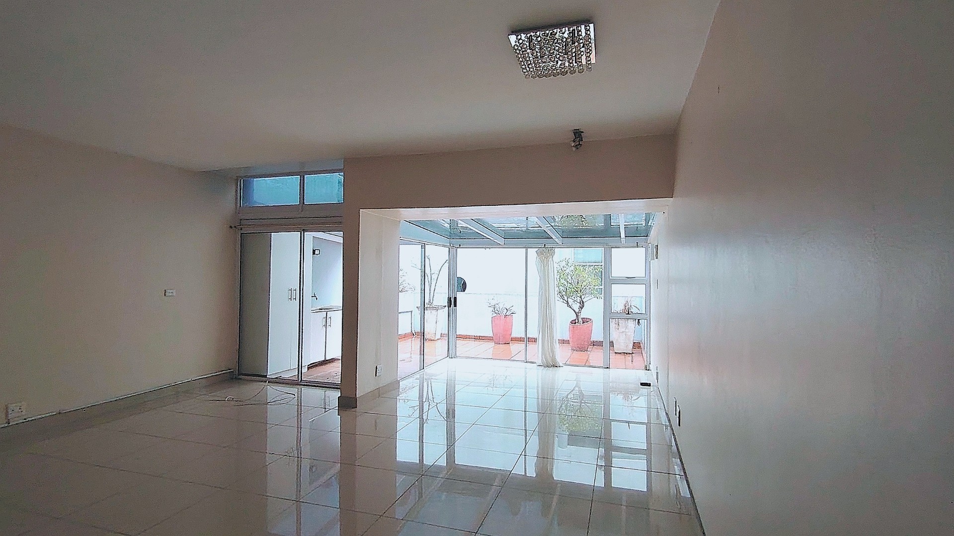 Duplex for rent in Essenwood, Durban, KwaZulu Natal, 99 m²