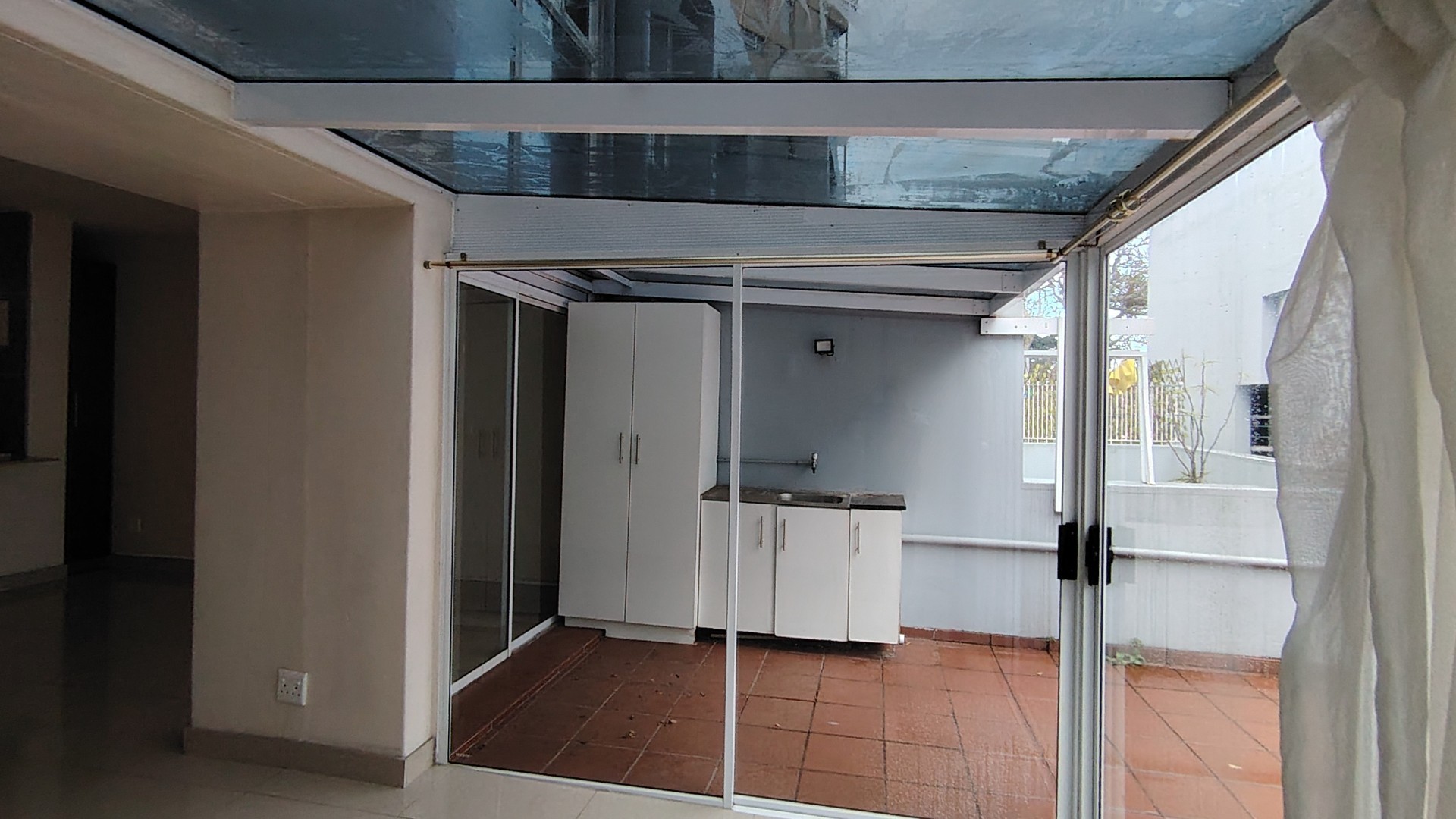Duplex for rent in Essenwood, Durban, KwaZulu Natal, 99 m²