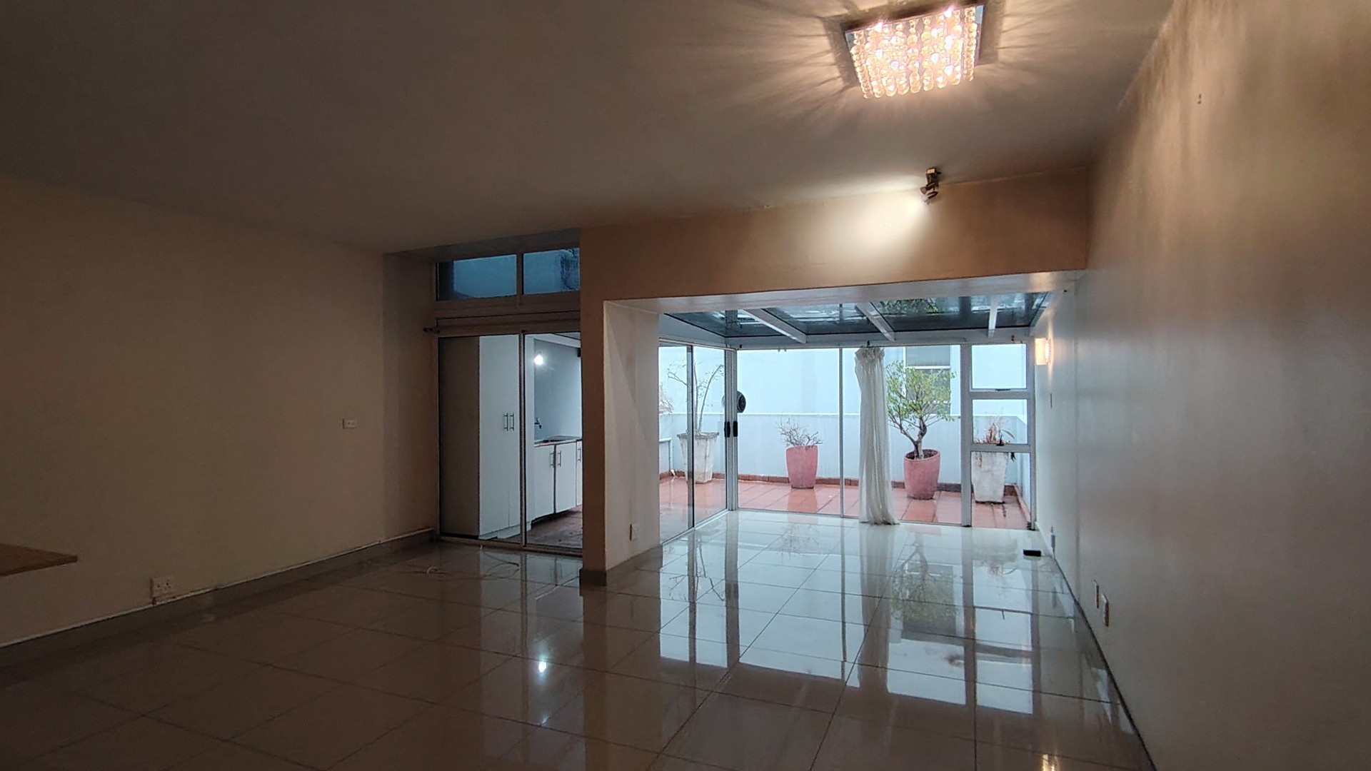 Duplex for rent in Essenwood, Durban, KwaZulu Natal, 99 m²