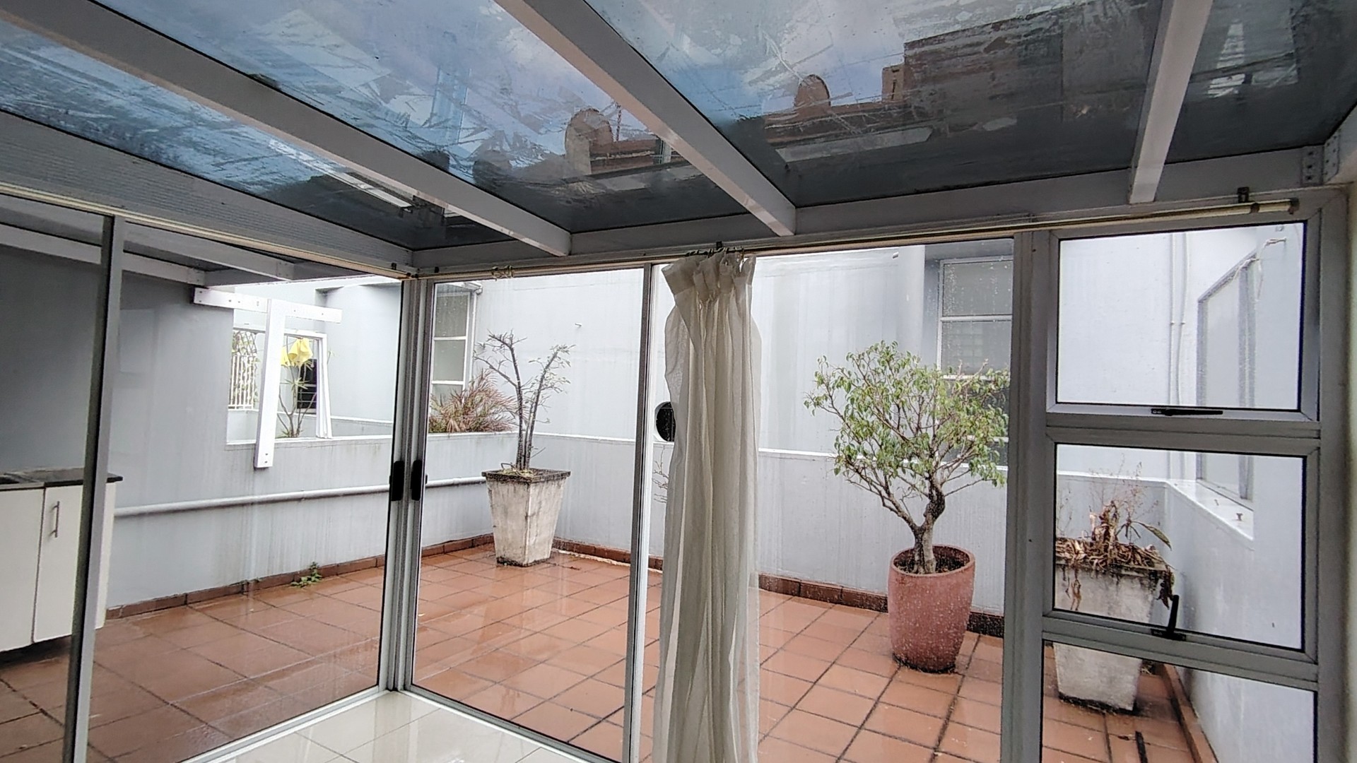 Duplex for rent in Essenwood, Durban, KwaZulu Natal, 99 m²
