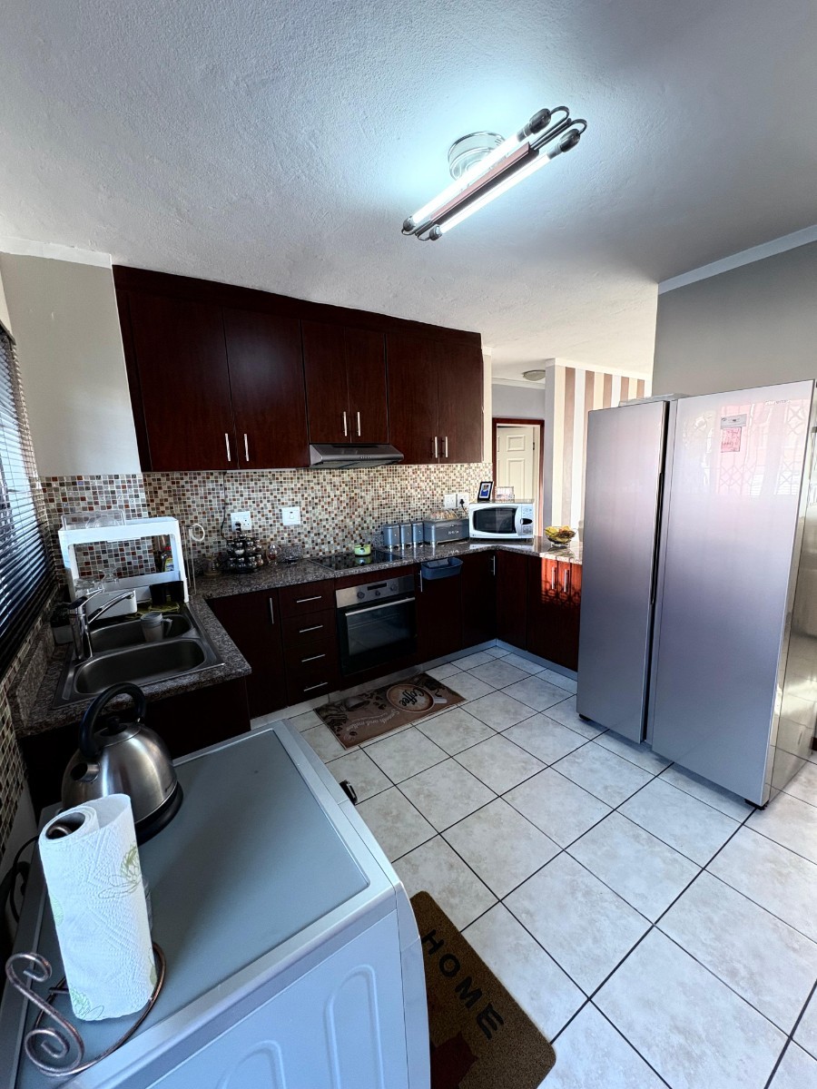 Apartment for sale in Bluff, Durban, KwaZulu Natal, 71 m²