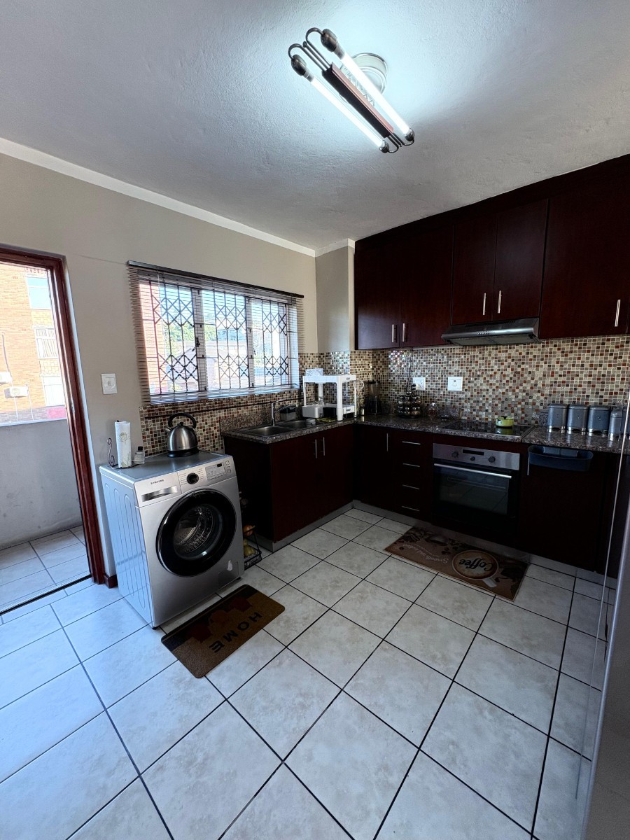 Apartment for sale in Bluff, Durban, KwaZulu Natal, 71 m²