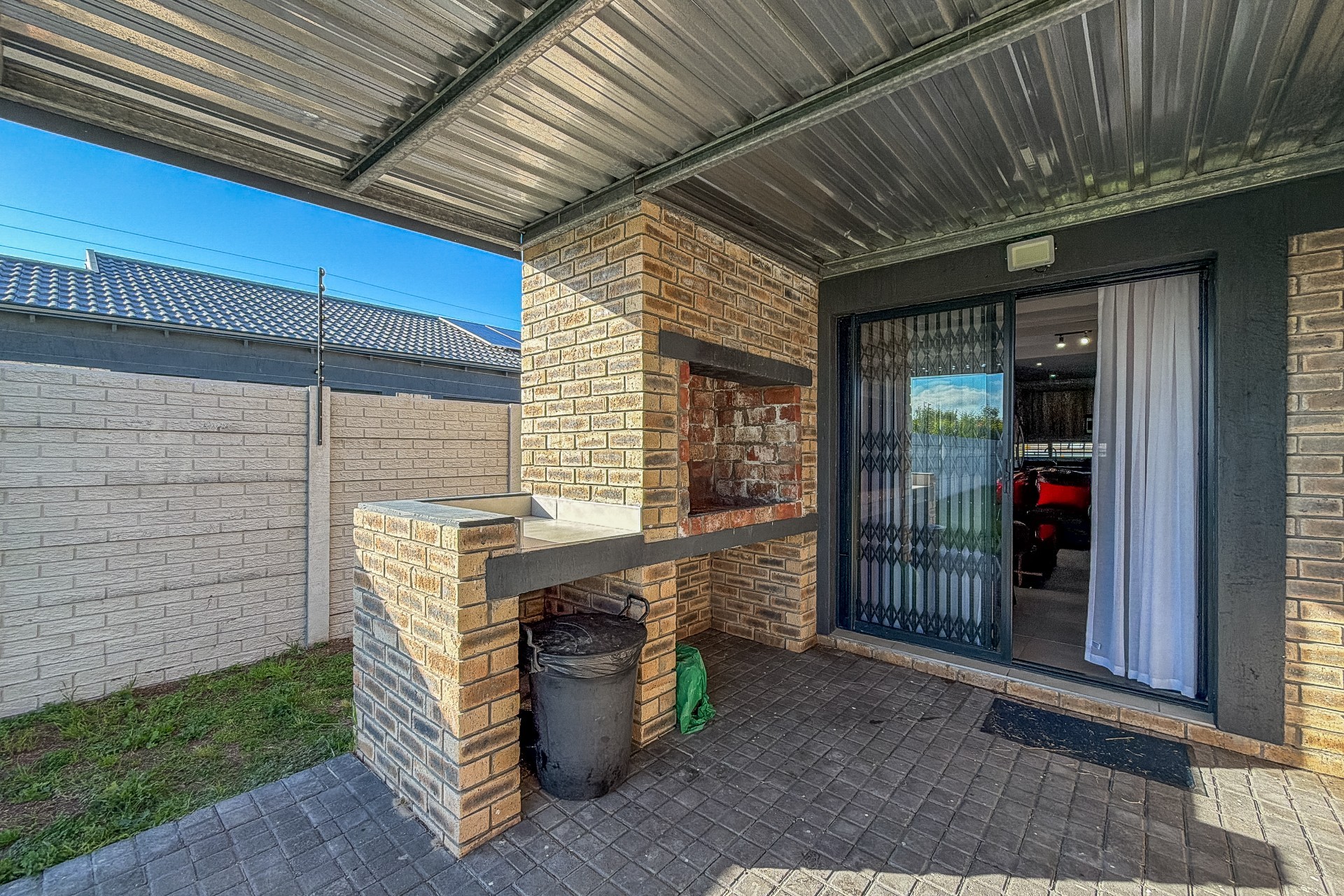 AN ULTRA MODERN DUET WITH SAFETY FEATURES  IN THE CLOSE PROXIMITY OF SHOPPING  CENTRES AND SCHOOLS 4