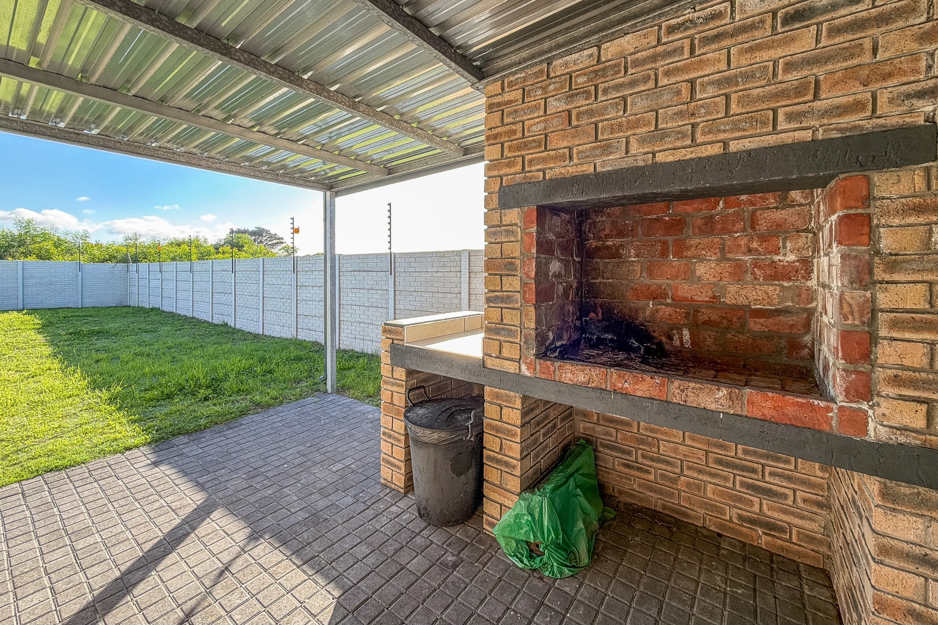 AN ULTRA MODERN DUET WITH SAFETY FEATURES  IN THE CLOSE PROXIMITY OF SHOPPING  CENTRES AND SCHOOLS 5