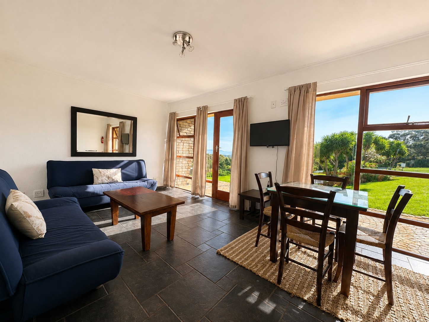 Apartment for rent in Firlands, Gordons Bay, 42 m²