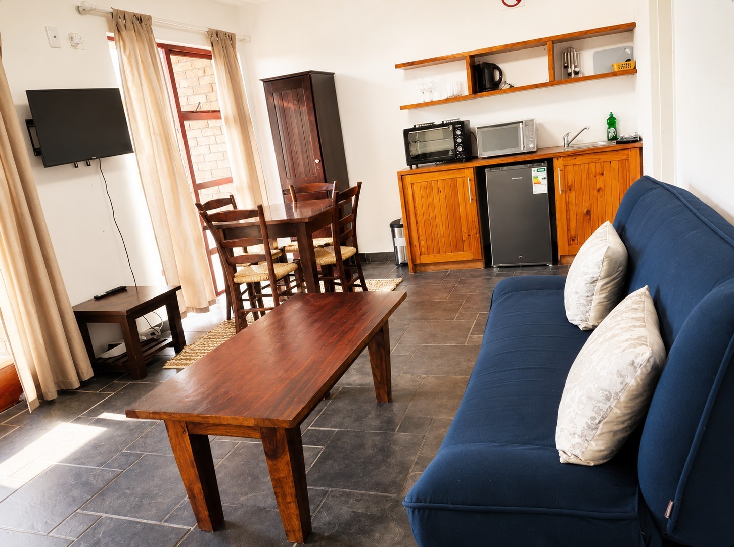Apartment for rent in Firlands, Gordons Bay, 42 m²