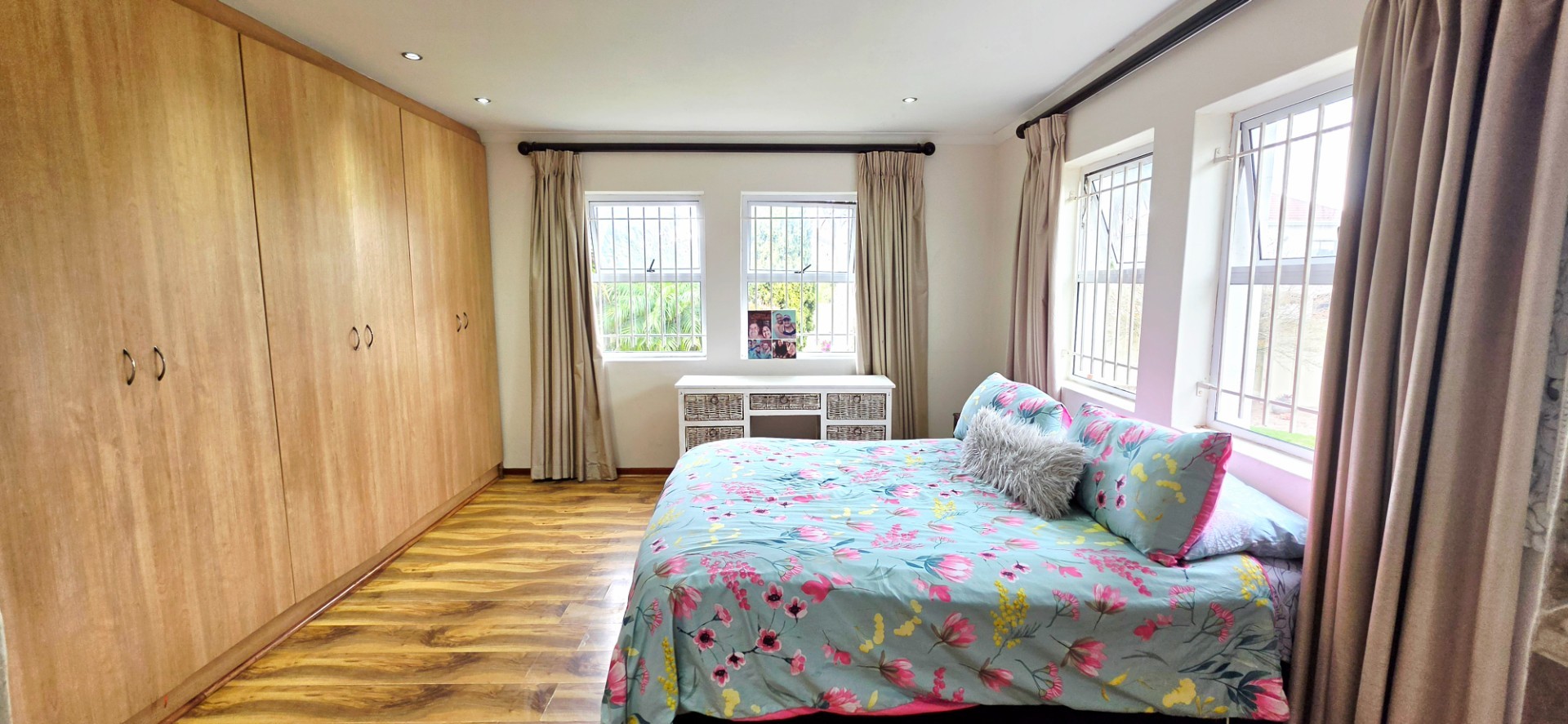 House for sale in Eikenbosch, Kuils River, 250 m²