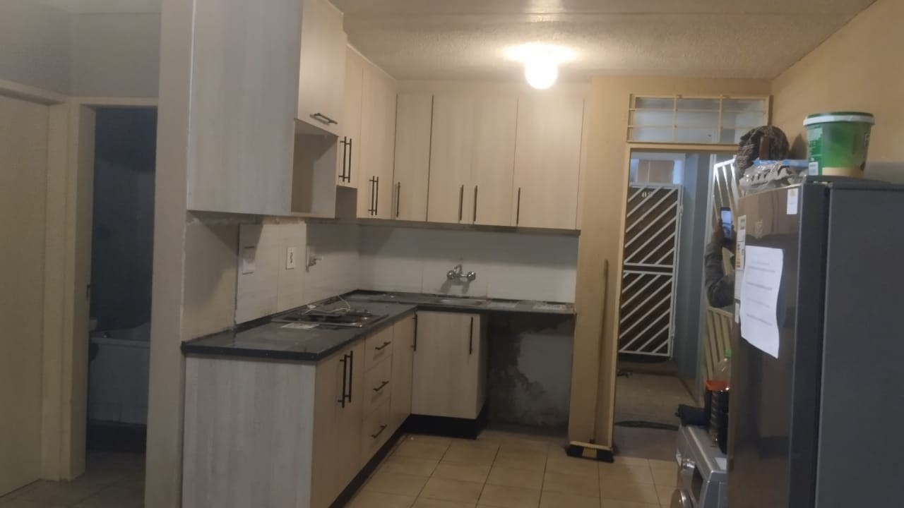 Apartment for rent in Westdene, Johannesburg, 10, Westside Ridge, 31 Korea Road, Westdene, Johannesburg, Gauteng, 60 m²