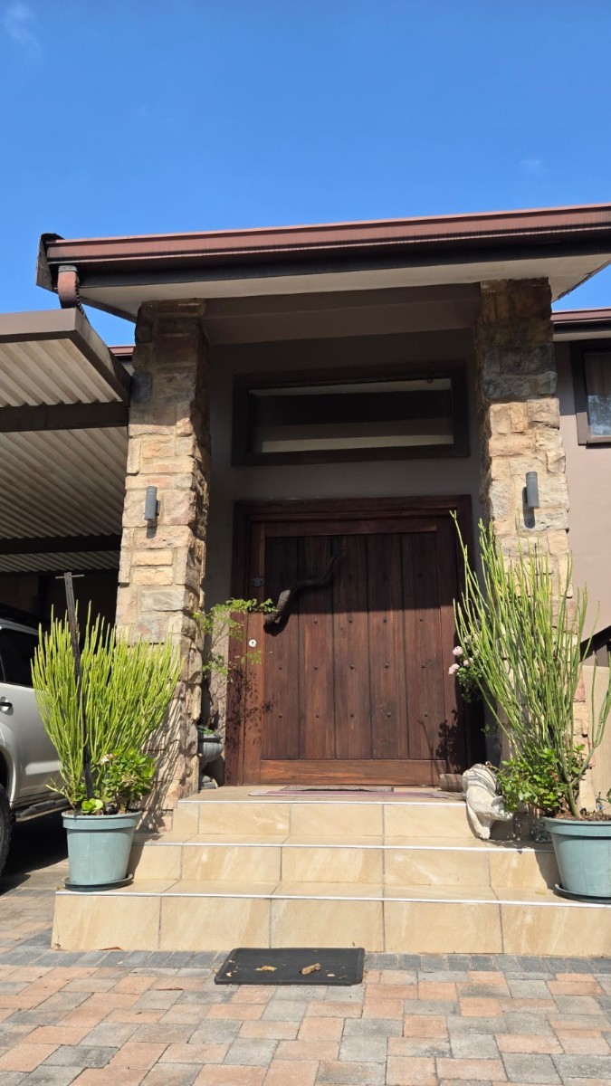 House for sale in Escombe, Queensburgh, KwaZulu Natal, 550 m²