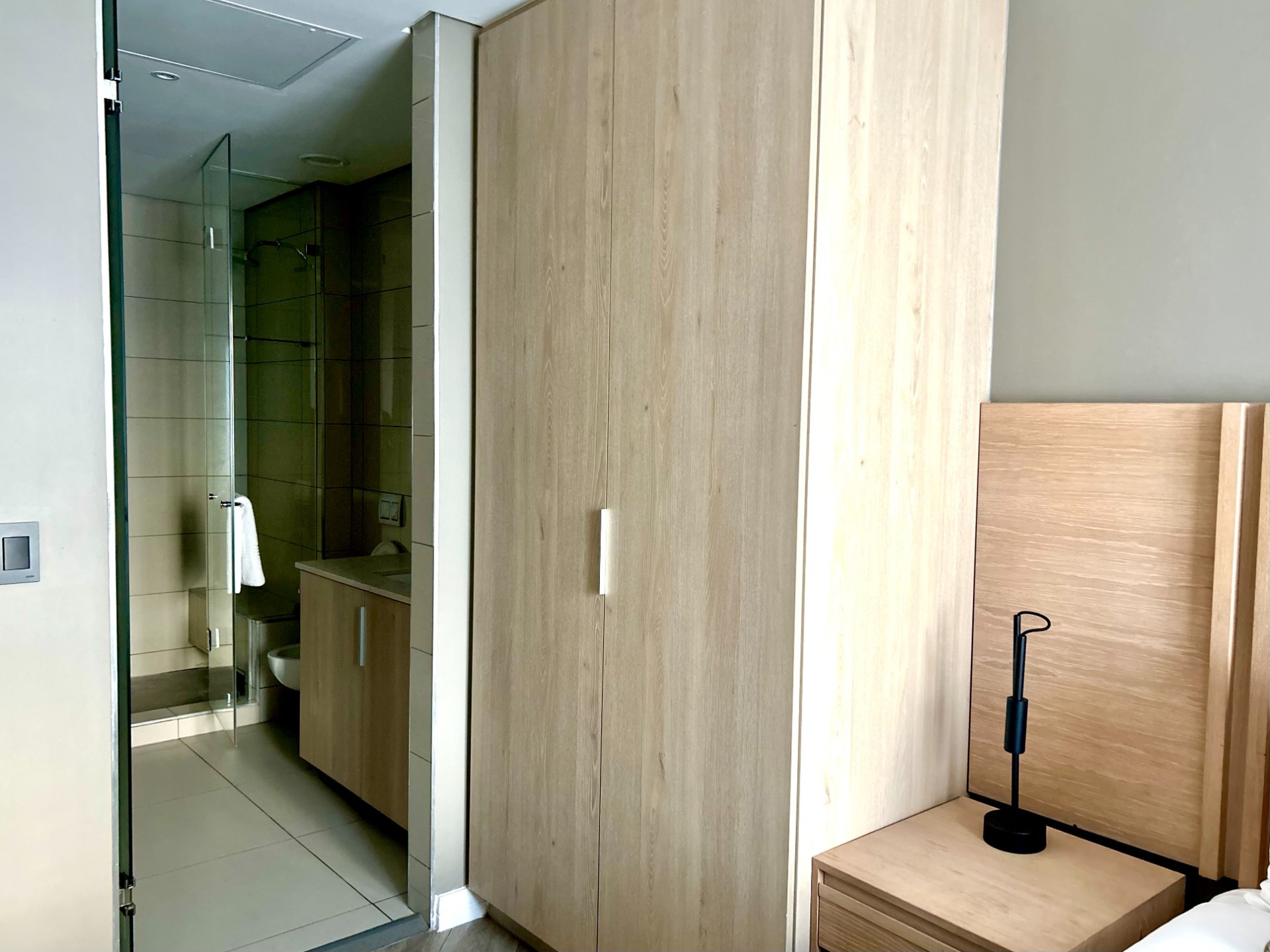 Spacious Fully Furnished 1.5 Bedroom Apartment 4