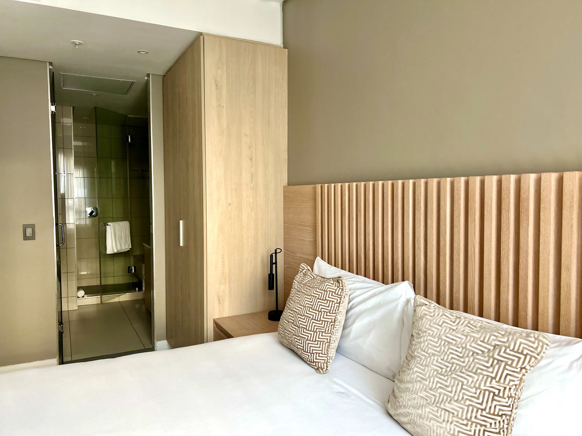 Spacious Fully Furnished 1.5 Bedroom Apartment 5
