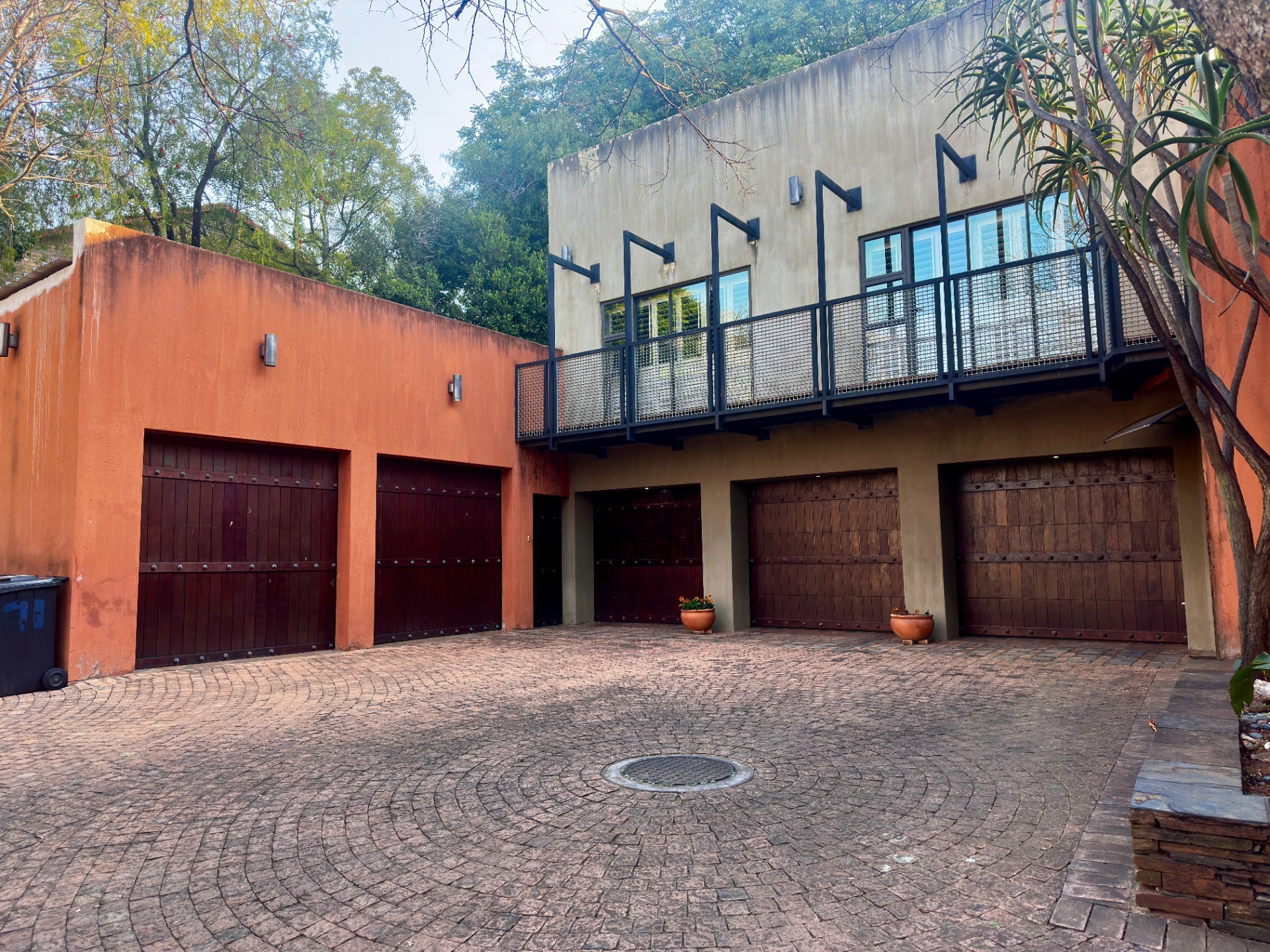 House for sale in Wapadrand, Pretoria, 1211 m²