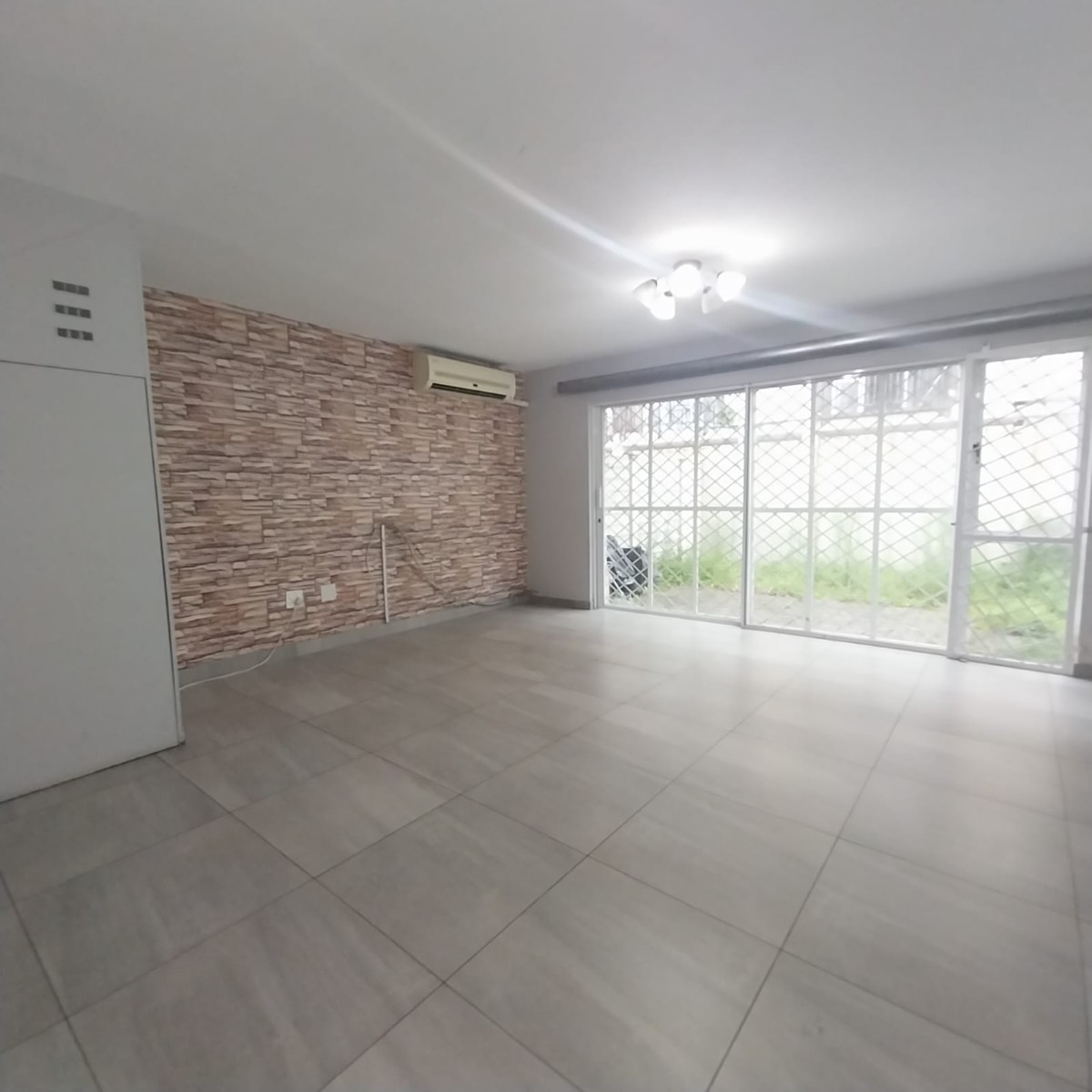 Complex for rent in Bulwer, Durban, KwaZulu Natal, 24 Ryde Avenue, Bulwer, Durban, KwaZulu Natal, 91 m²