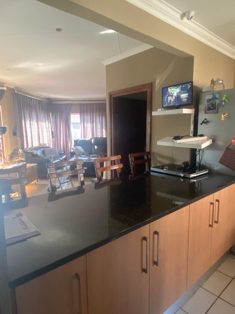 House for sale in Lonehill, Sandton, 359 m²