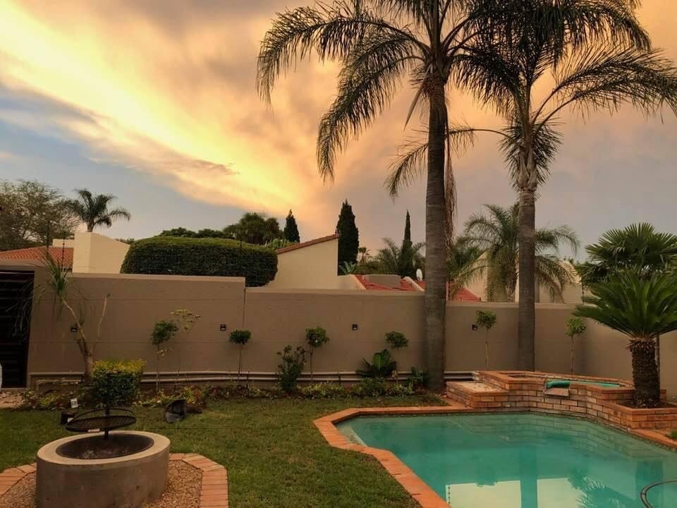 House for sale in Lonehill, Sandton, 359 m²
