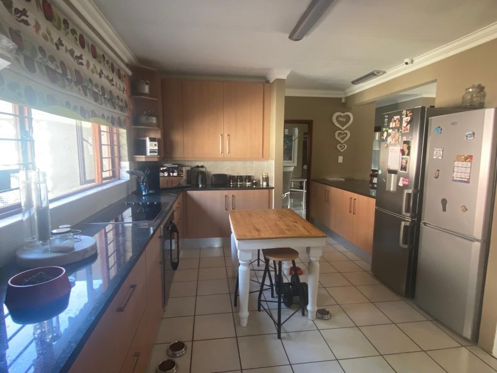 House for sale in Lonehill, Sandton, 359 m²