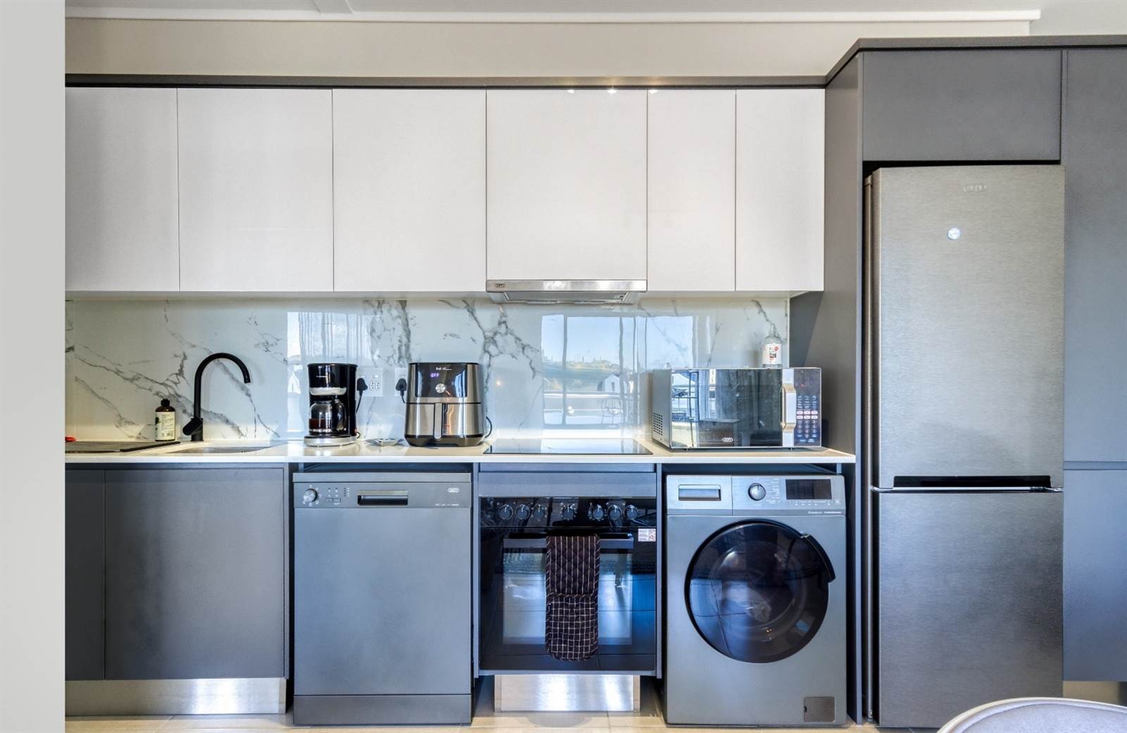 Apartment for rent in The Huntsman, Somerset West, 7709 7709 (2nd floor), The Huntsman, 1 Macassar Road, The Huntsman, Somerset West, Western Cape, 64 m²
