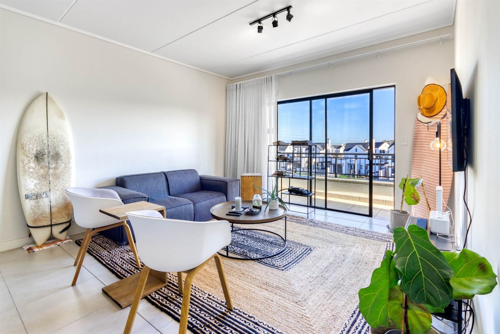 Apartment for rent in The Huntsman, Somerset West, 7709 7709 (2nd floor), The Huntsman, 1 Macassar Road, The Huntsman, Somerset West, Western Cape, 64 m²