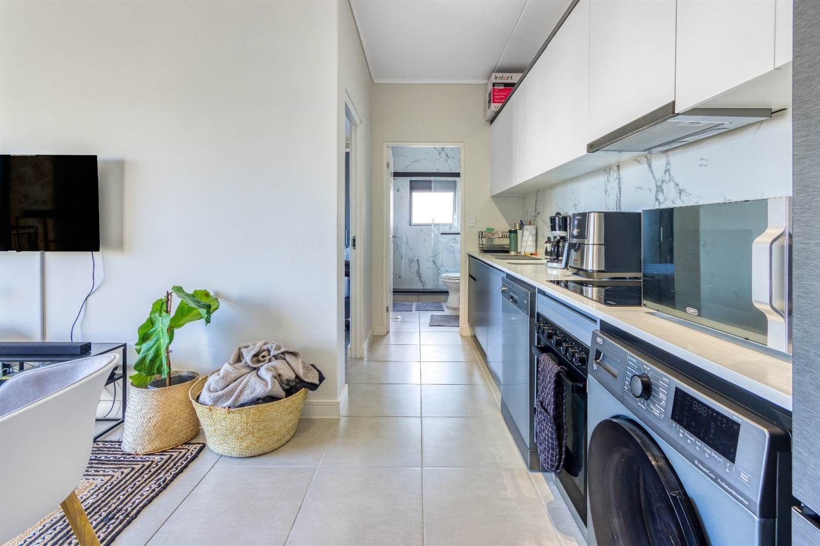Apartment for rent in The Huntsman, Somerset West, 7709 7709 (2nd floor), The Huntsman, 1 Macassar Road, The Huntsman, Somerset West, Western Cape, 64 m²