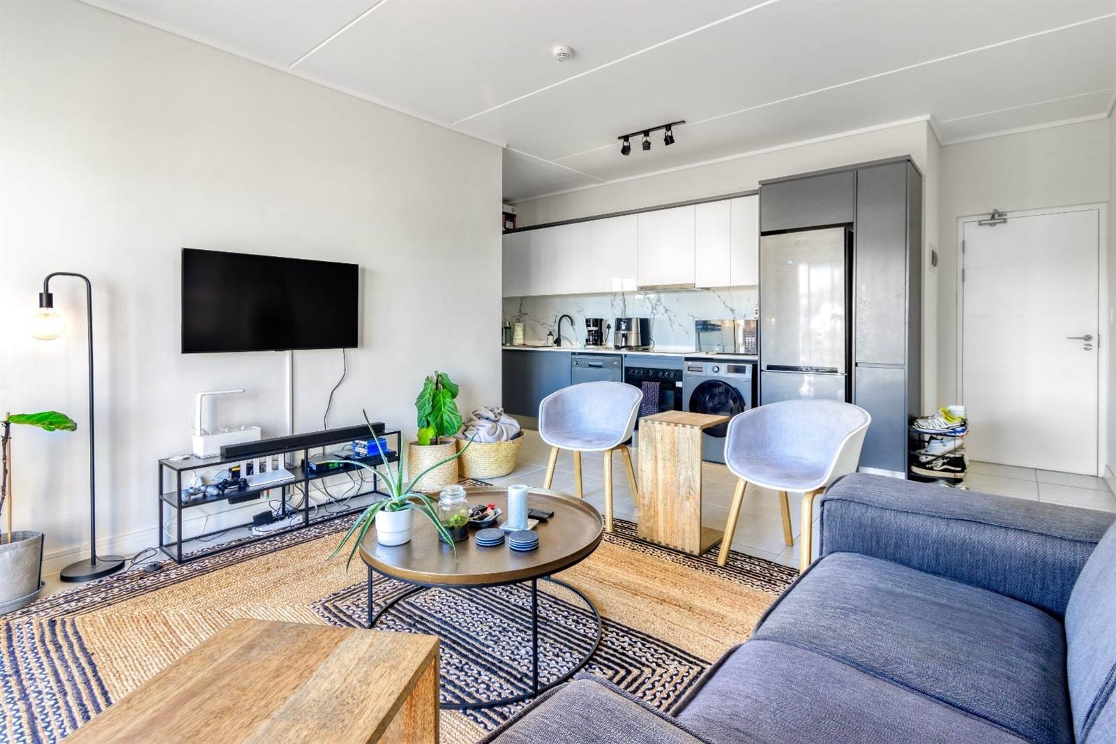 Apartment for rent in The Huntsman, Somerset West, 7709 7709 (2nd floor), The Huntsman, 1 Macassar Road, The Huntsman, Somerset West, Western Cape, 64 m²