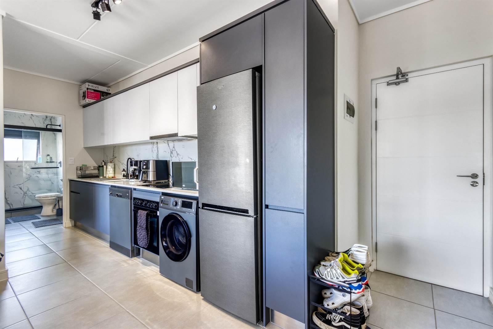 Apartment for rent in The Huntsman, Somerset West, 7709 7709 (2nd floor), The Huntsman, 1 Macassar Road, The Huntsman, Somerset West, Western Cape, 64 m²