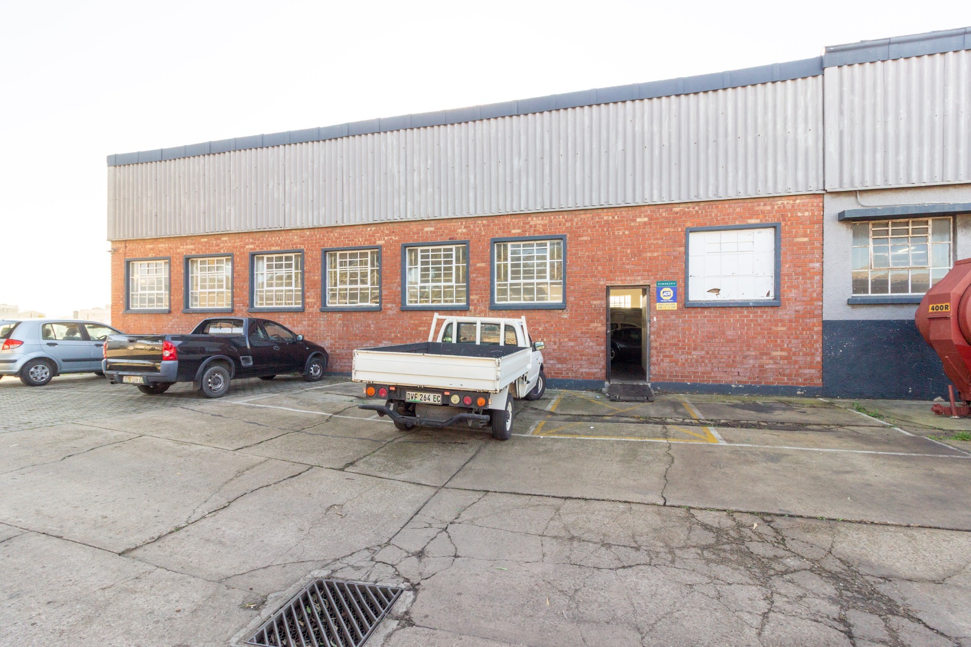 Warehouse for rent in Deal Party, Port Elizabeth, 2 Burman Road, Deal Party, Port Elizabeth, Eastern Cape, 374 m²