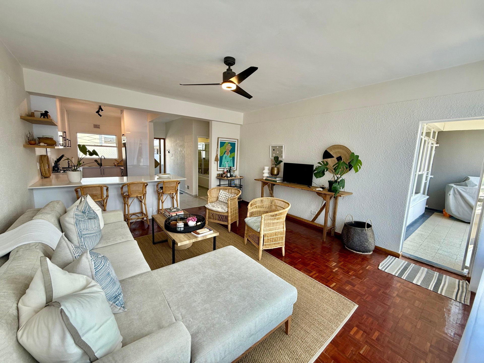 Apartment for rent in Somerset West Central, Somerset West