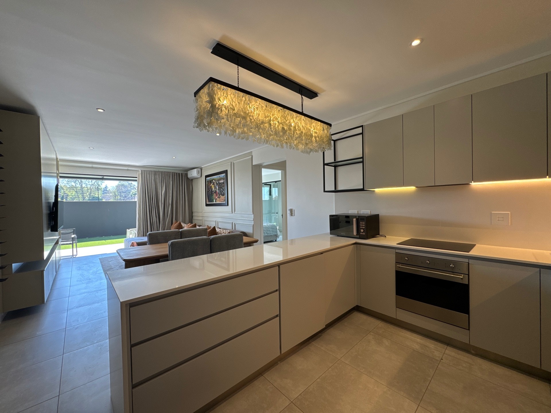 Apartment for rent in Hyde Park, Sandton, 145 m²