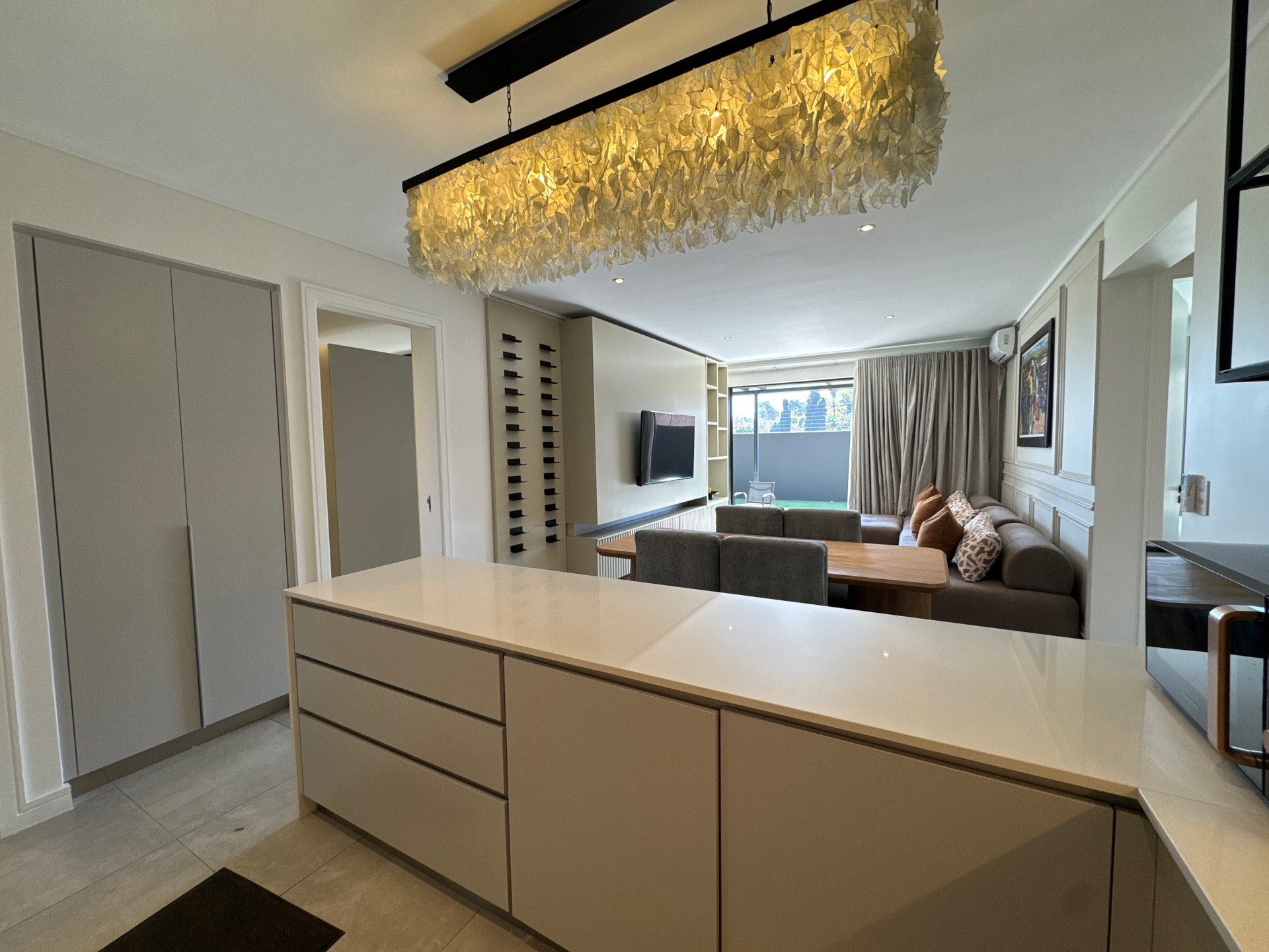 Apartment for rent in Hyde Park, Sandton, 145 m²