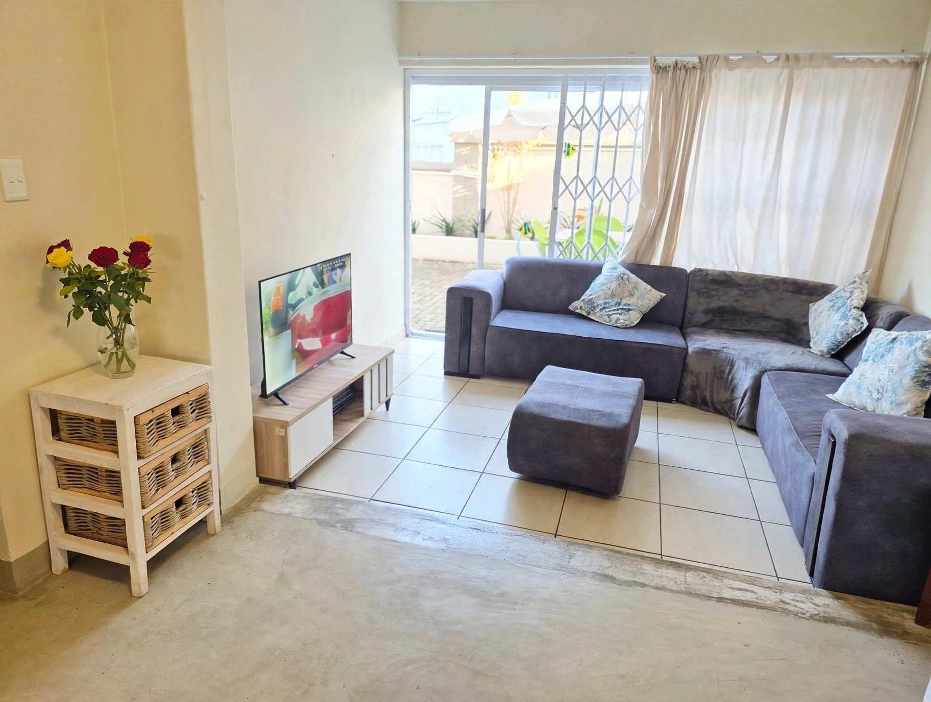 Apartment for sale in Uvongo Beach, Margate, KwaZulu Natal, 27, ss queens view, 213 Marine Drive, Uvongo Beach, Margate, KwaZulu Natal, 61 m²