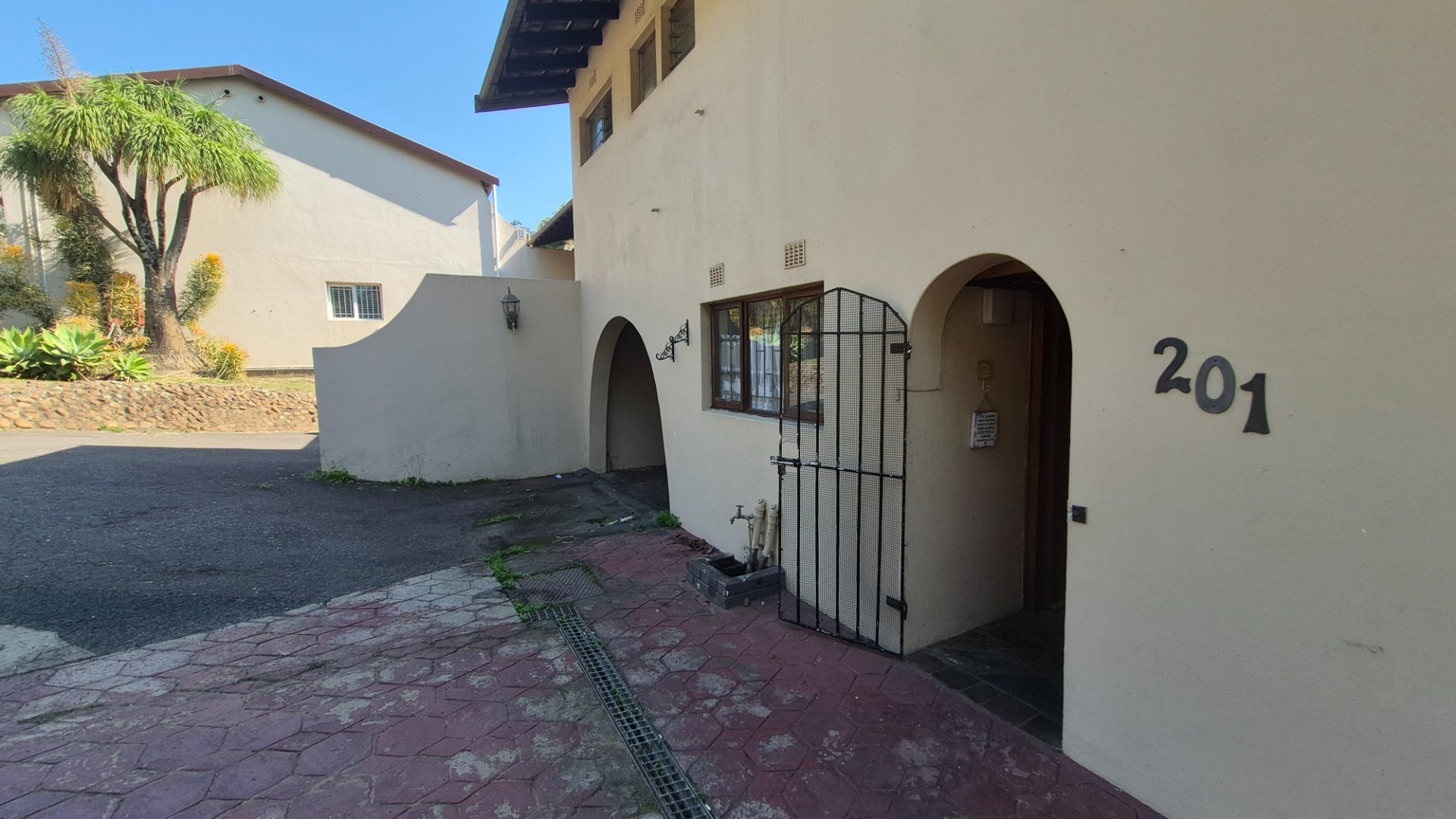 Complex for sale in Amanzimtoti, KwaZulu Natal, 76 Khotho Mehunya, Amanzimtoti, KwaZulu Natal, 197 m²