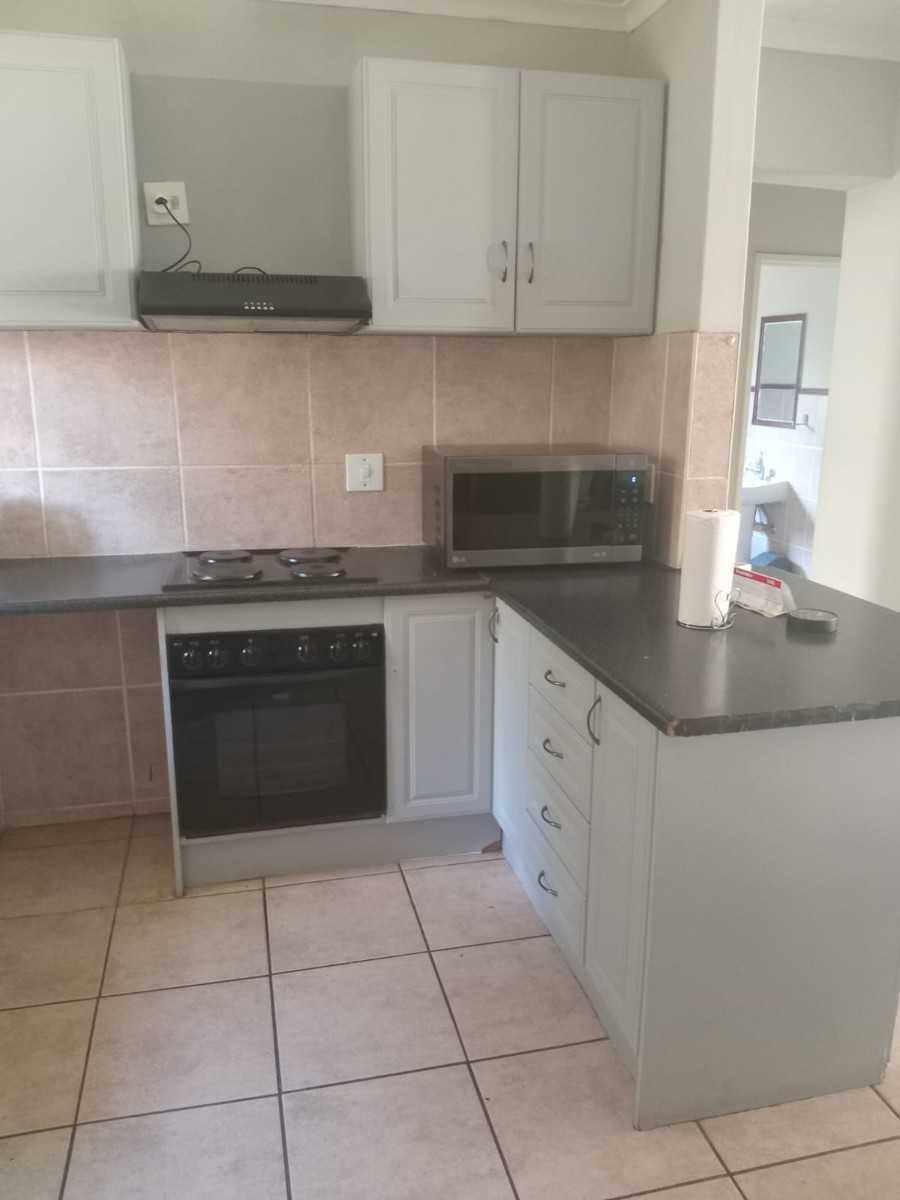 Duplex for rent in Broadacres, Sandton, 105 m²