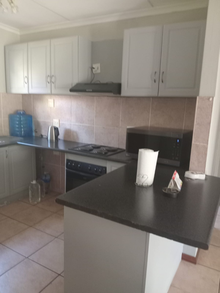 Duplex for rent in Broadacres, Sandton, 105 m²