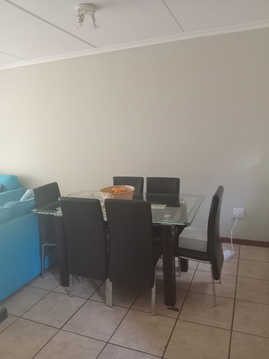 Duplex for rent in Broadacres, Sandton, 105 m²