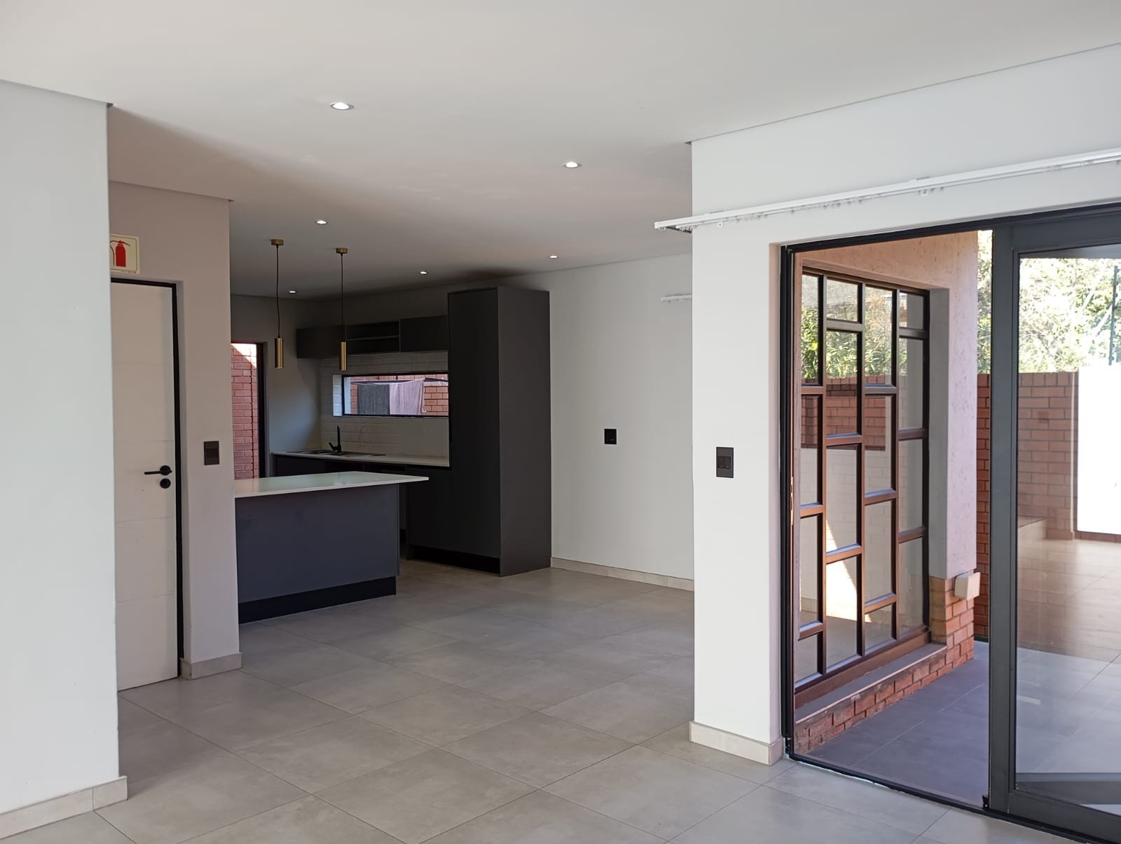 Duplex for rent in Edenburg, Sandton, 220 m²