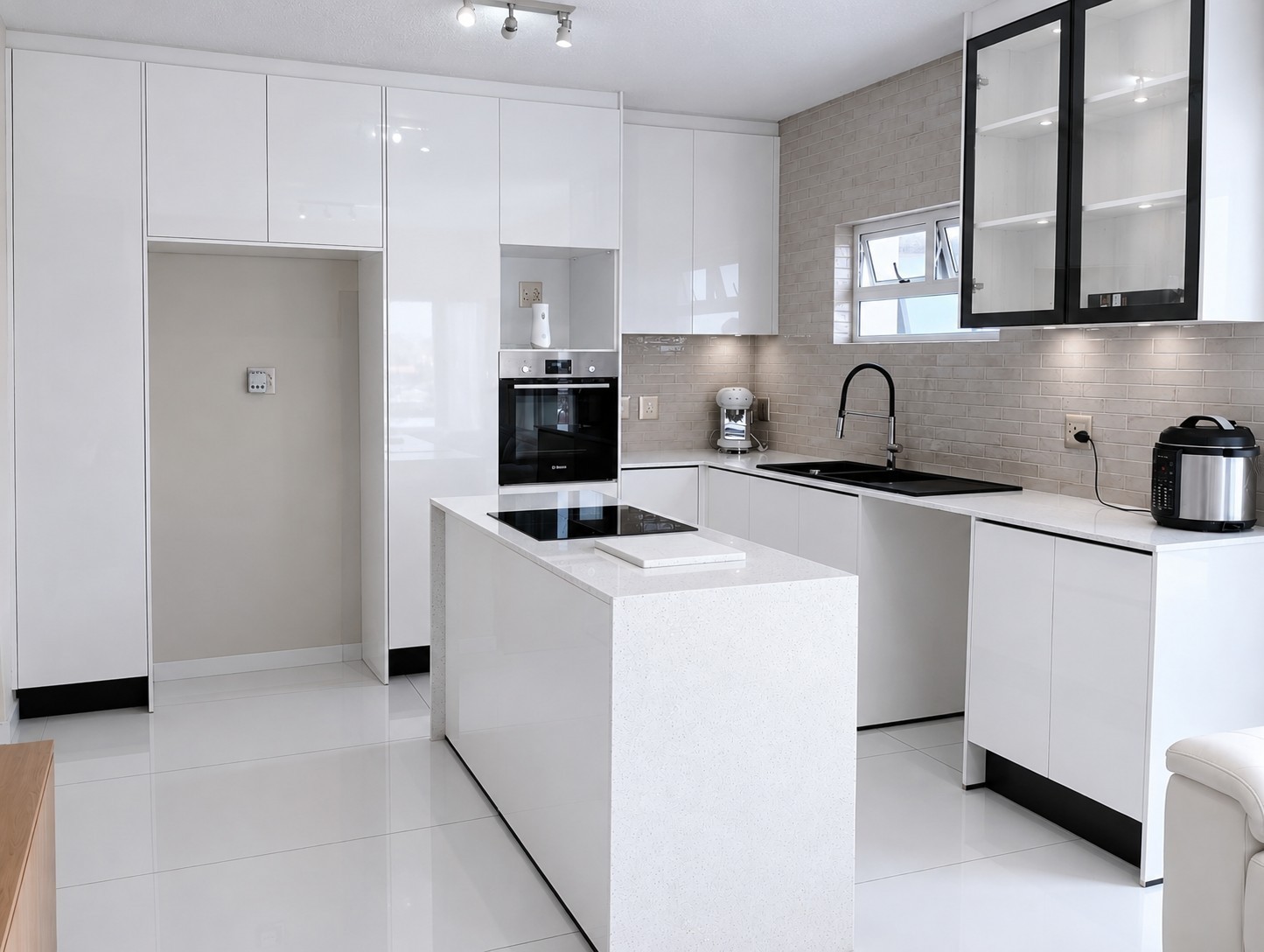 Apartment for sale in Broadacres, Sandton, 90 m²