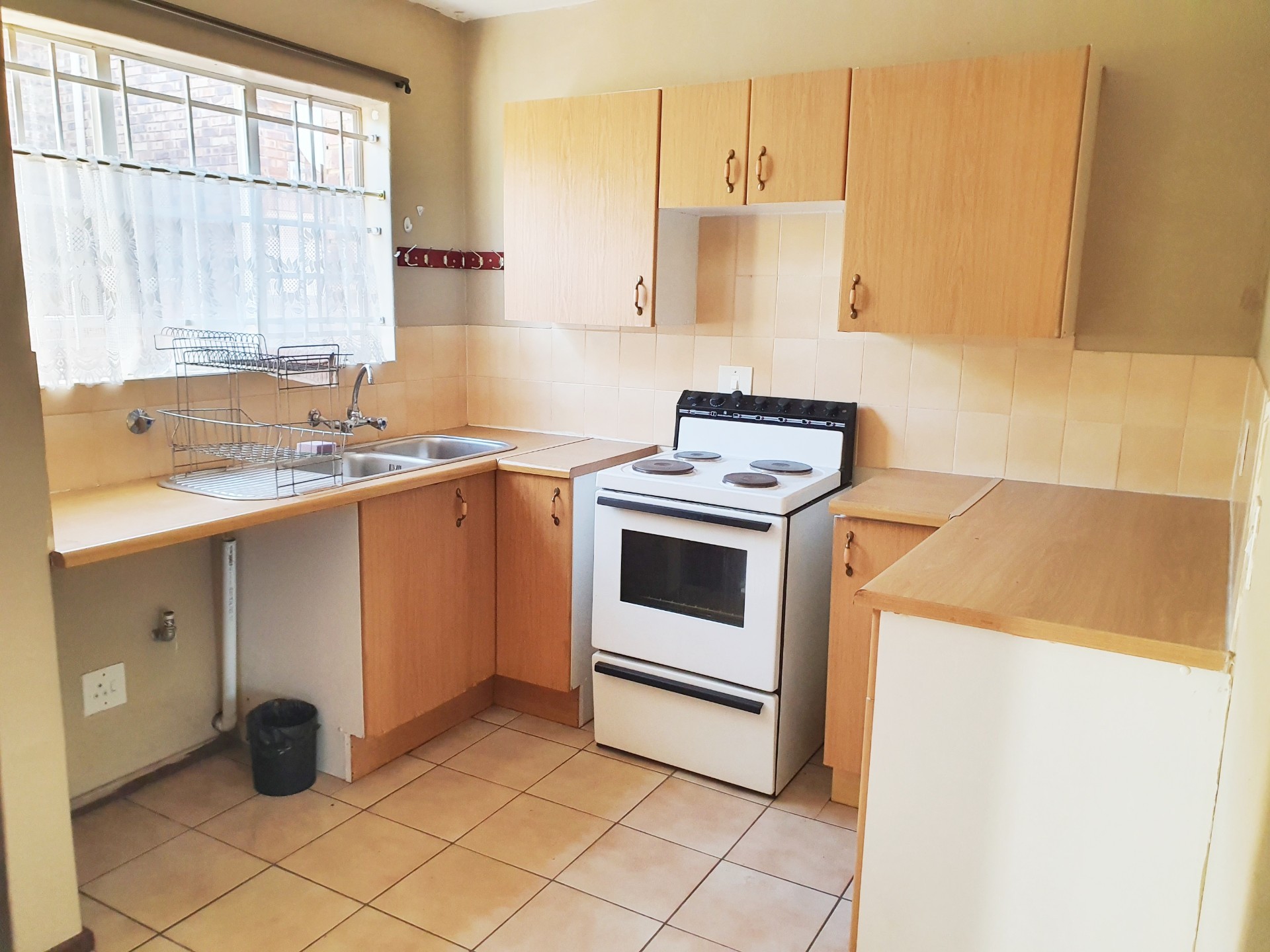 Townhouse for sale in Van Riebeeck Park, Kempton Park, 20 17, SS Oppimeer, 178 Soutpansberg, Van Riebeeck Park, Kempton Park, Gauteng, 61 m²