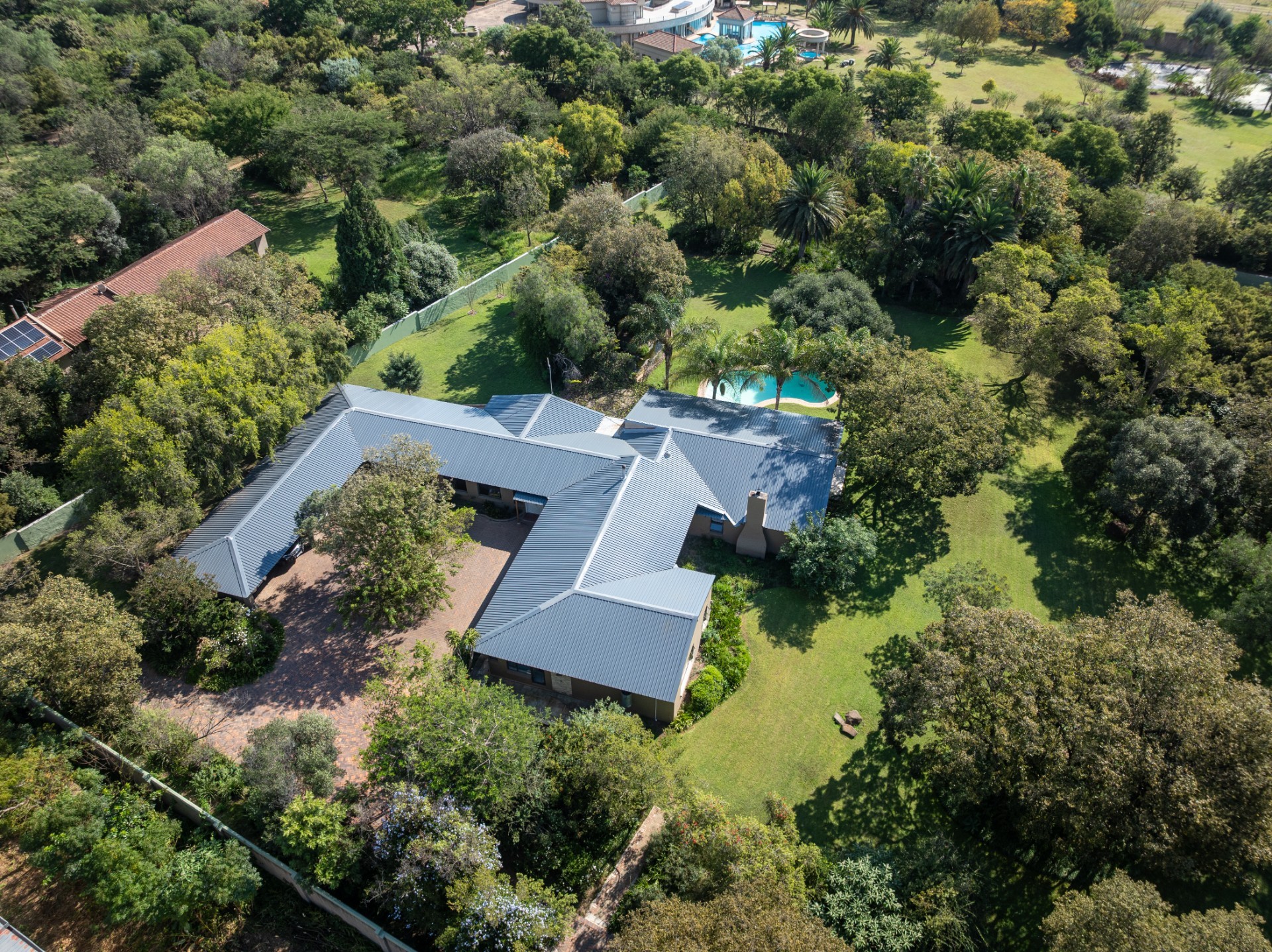 House for sale in Chartwell, Randburg, 578 m²