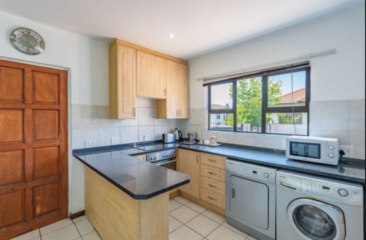 Cluster for sale in Fourways, Sandton, 323 m²