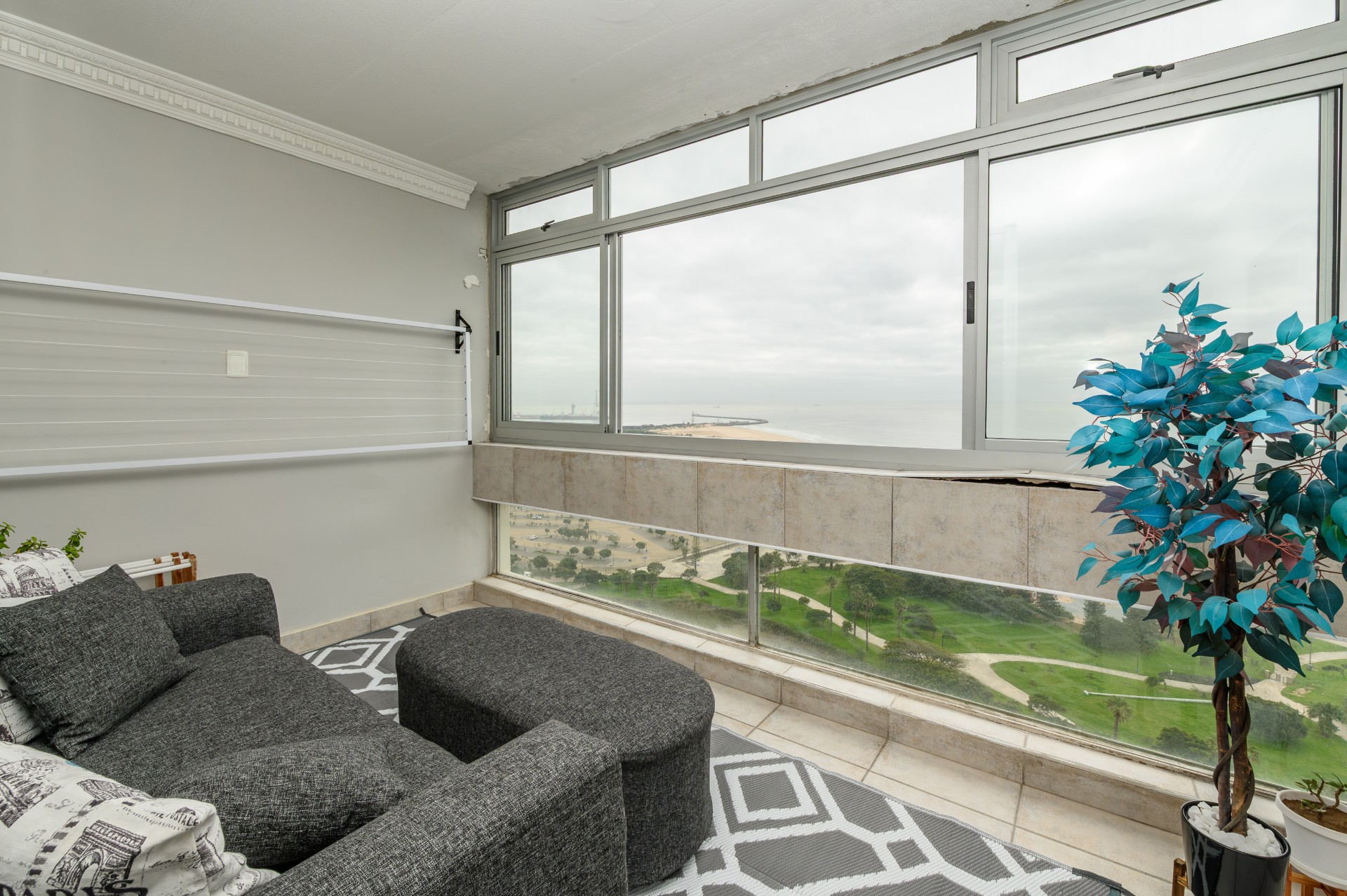 Apartment for sale in Humewood, Port Elizabeth, 152 m²