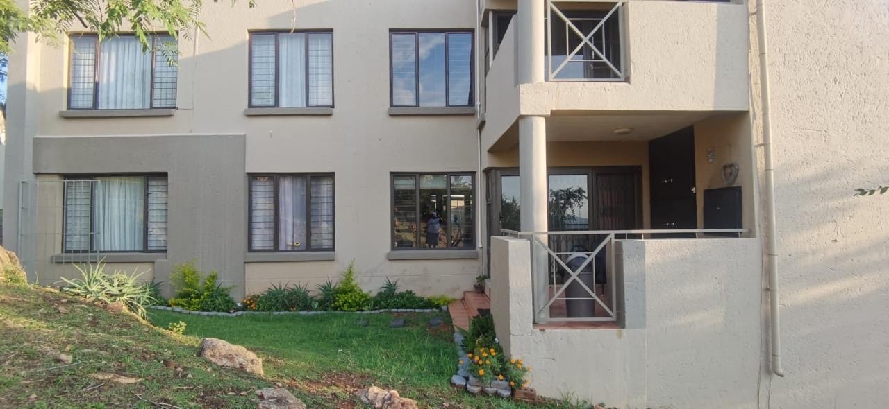 Apartment for rent in Helderkruin, Roodepoort, 97 m²