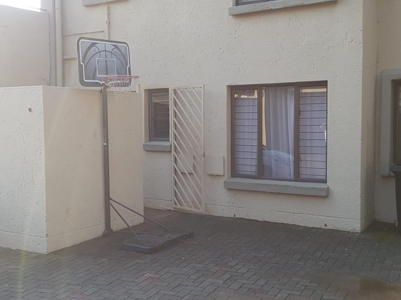 Apartment for rent in Helderkruin, Roodepoort, 97 m²