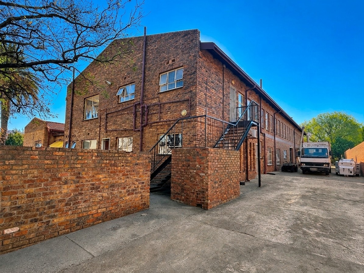 Commercial Property for sale in Ermelo, 1936 m²