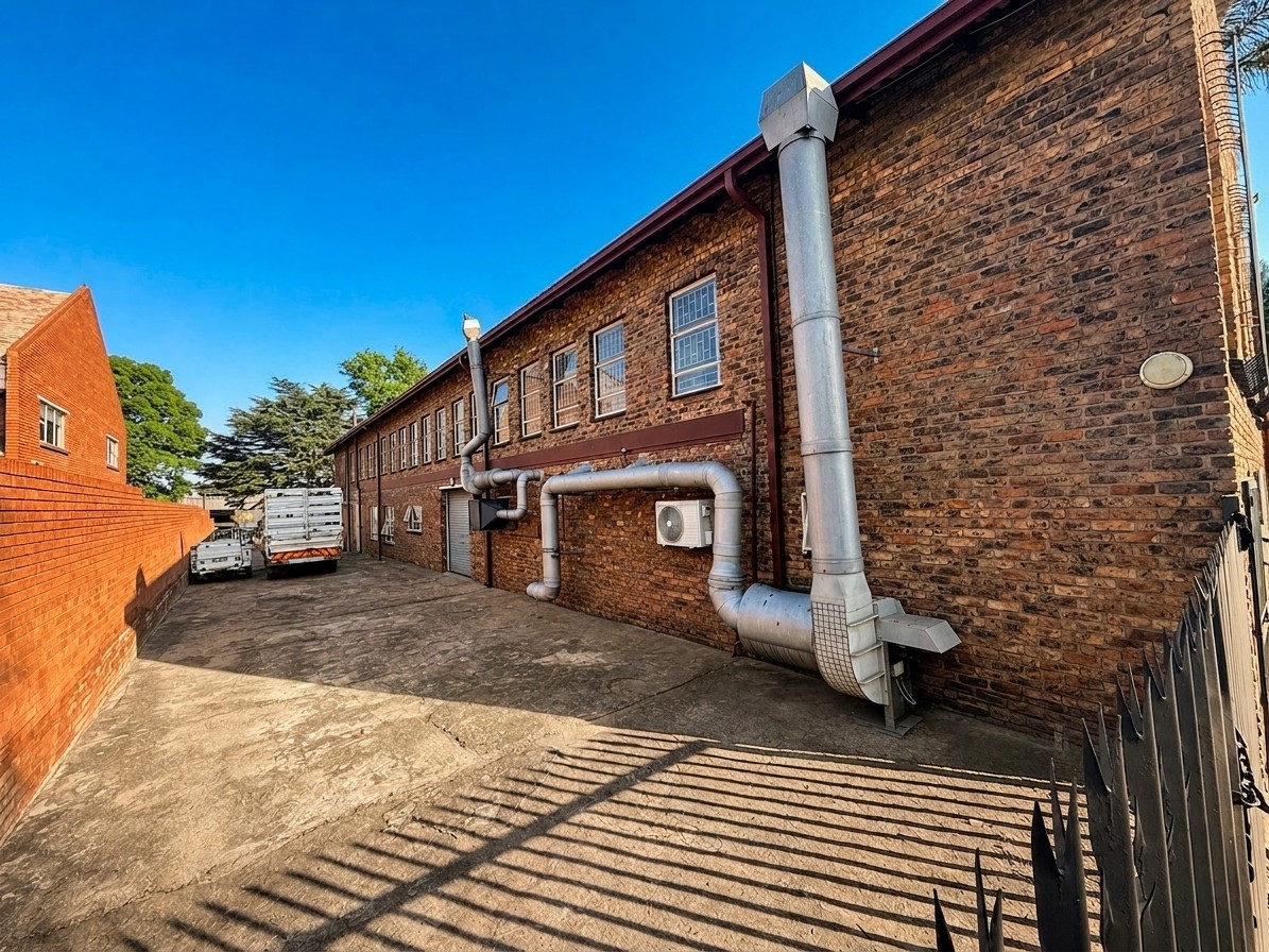 Commercial Property for sale in Ermelo, 1936 m²