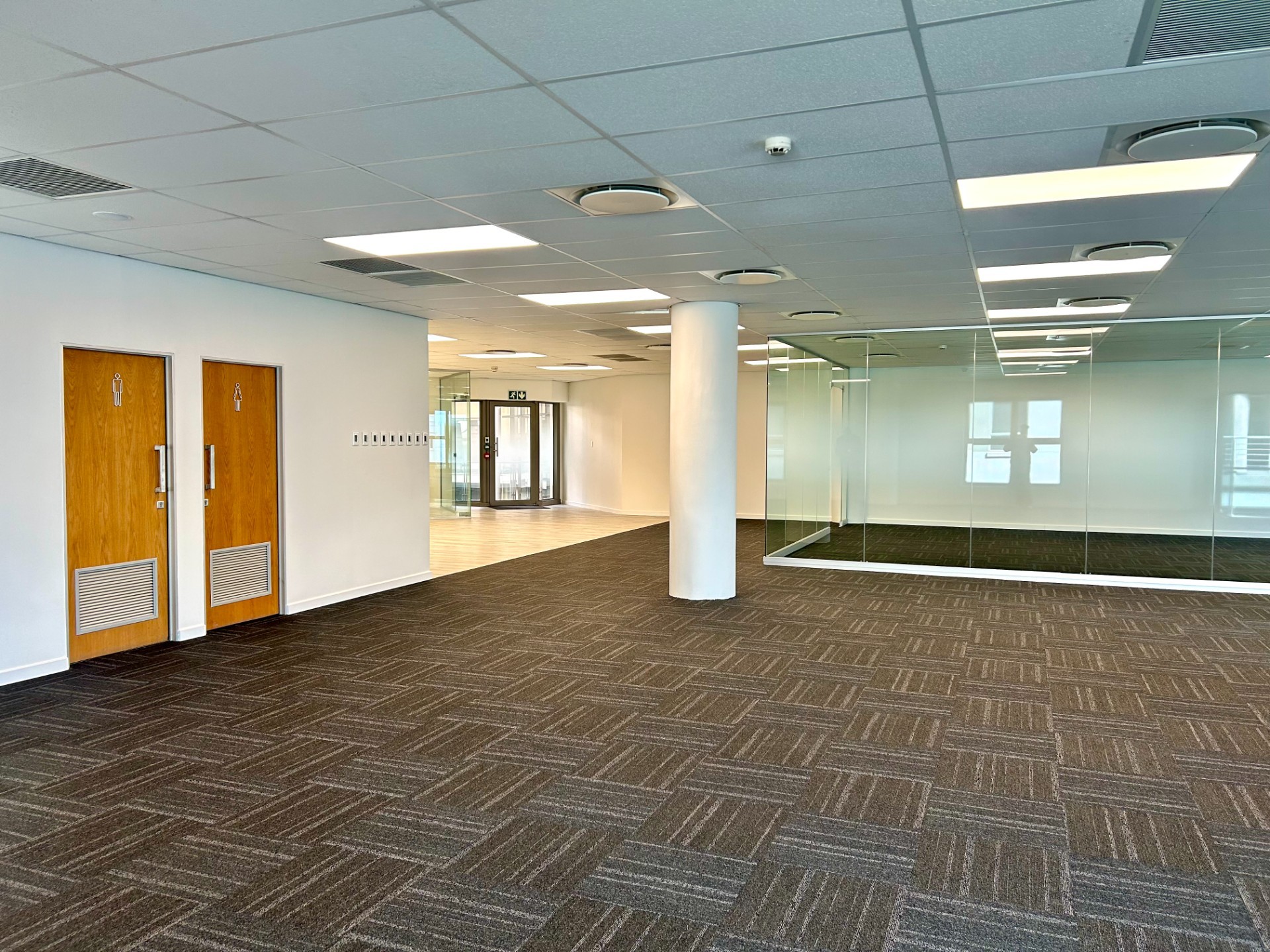 Commercial Property for rent in Rosebank, Johannesburg, 315 m²