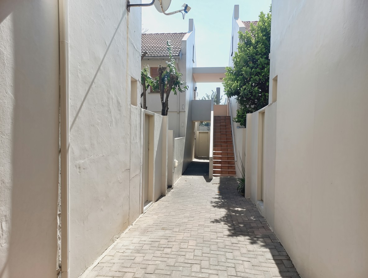 Apartment for sale in Sandown, Sandton, 4, Sandown Gables, 128 Linden Street, Sandown, Sandton, Gauteng, 81 m²