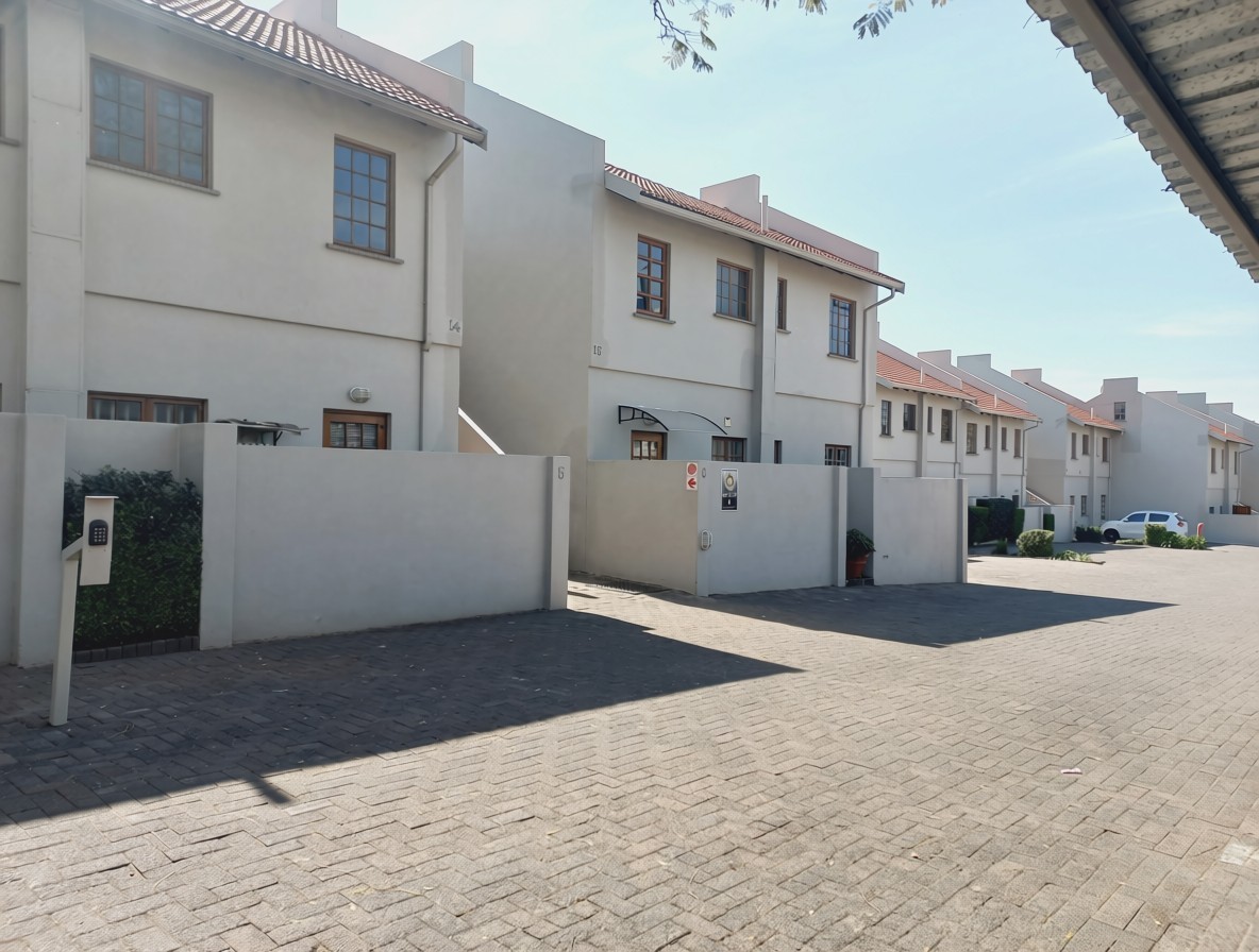 Apartment for sale in Sandown, Sandton, 4, Sandown Gables, 128 Linden Street, Sandown, Sandton, Gauteng, 81 m²