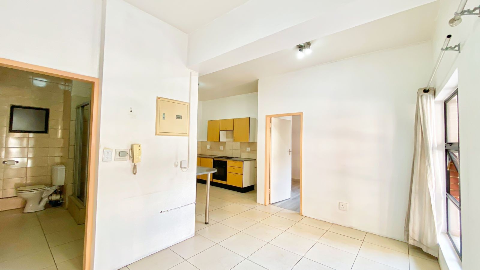 Apartment for rent in Auckland Park, Johannesburg, 2, Milpark Mews, 1 Barry Hertzog Avenue, Auckland Park, Johannesburg, Gauteng, 67 m²