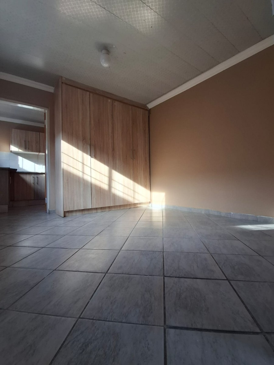 Apartment for rent in Oos Einde, Rustenburg, North West