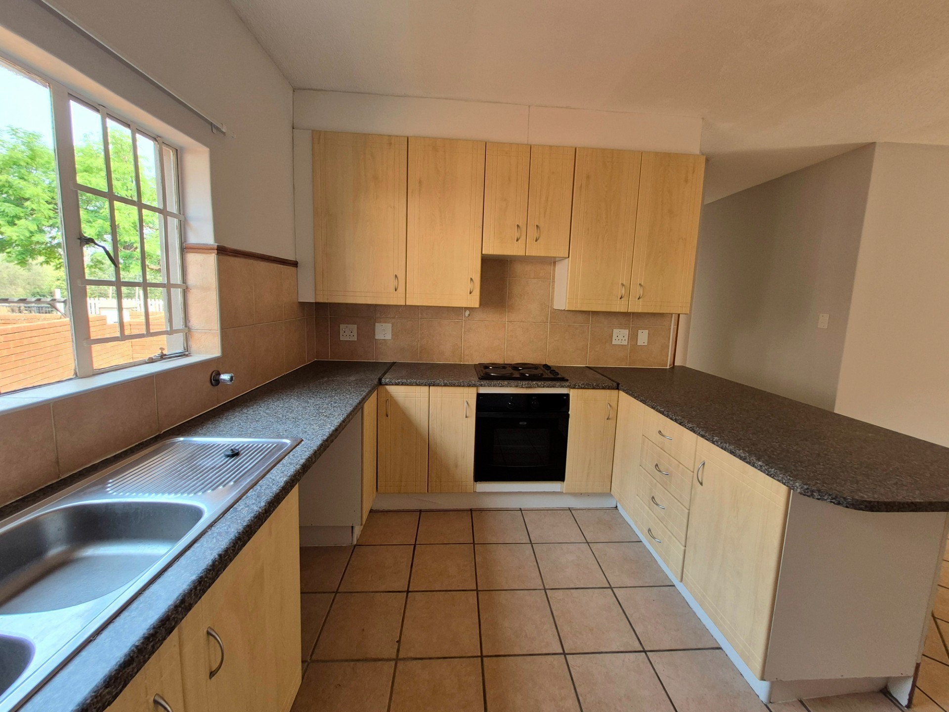 Apartment for rent in Die Hoewes, Centurion, 123 m²
